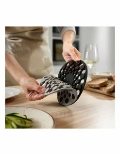 Joseph Joseph Spot-On Set of 2 Silicone Trivets (Round) - Grey -Dining Shop 835628230 4 720x928