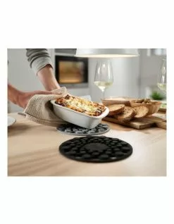 Joseph Joseph Spot-On Set of 2 Silicone Trivets (Round) - Grey -Dining Shop 835628230 5 720x928